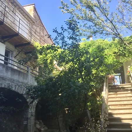 Maison Ardechoise بيت للعطل
